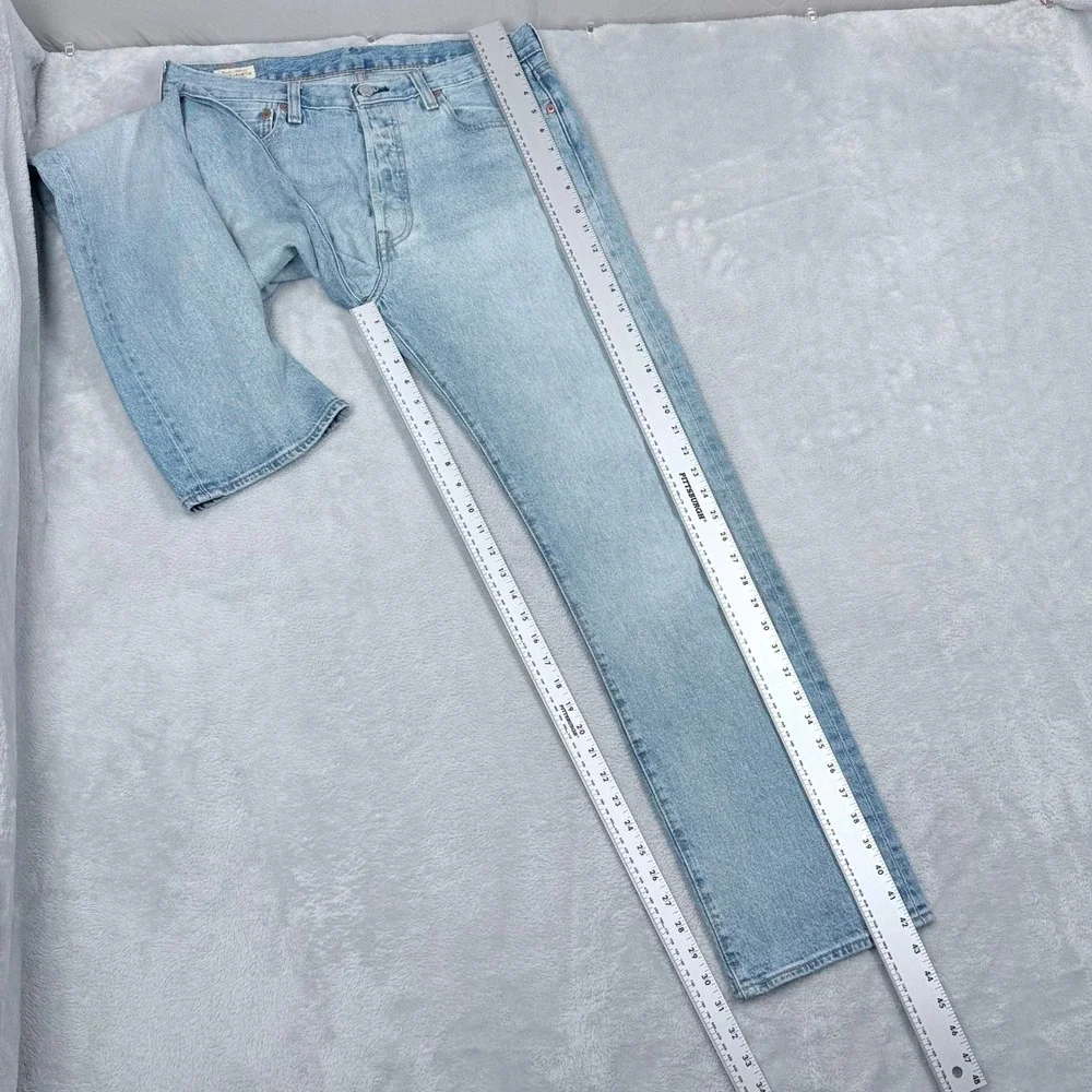 Levis Premium 501 Original Fit Jeans Mens 33x31 Light Wash Blue Straight Denim